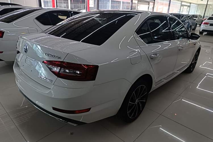 Used Skoda Octavia 2018 TSI280 DSG Flagship Edition Rear Right 45 Deg