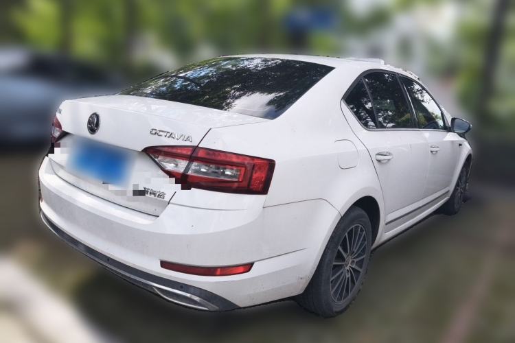 Used Skoda Octavia 2018 1.6L Automatic Luxury Edition Rear Right 45 Deg
