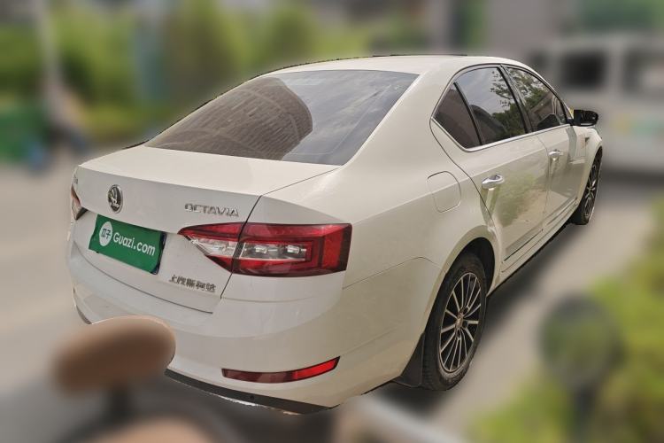 Used Skoda Octavia 2018 1.6L Automatic Luxury Edition Rear Right 45 Deg