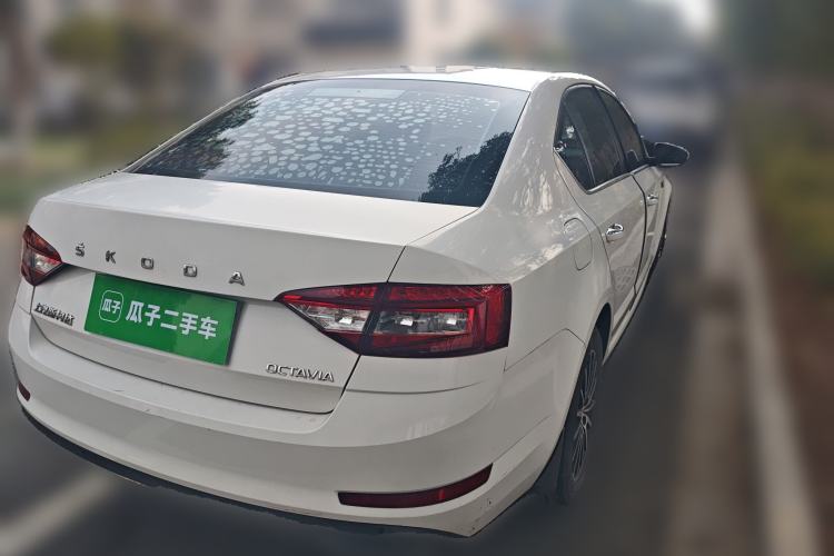 Used Skoda Octavia 2018 1.6L Automatic Luxury Edition Rear Right 45 Deg