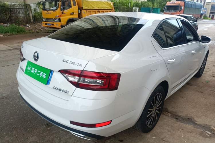 Used Skoda Octavia 2018 TSI230 DSG Luxury Edition Rear Right 45 Deg