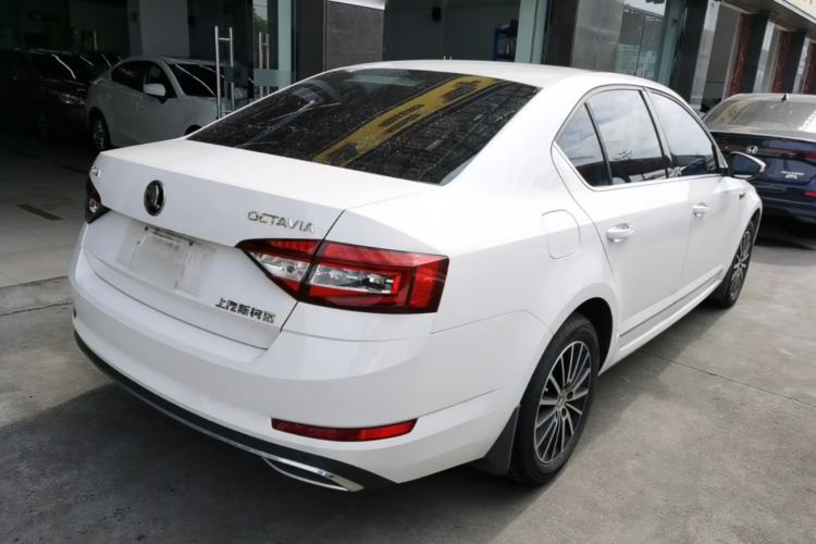 Used Skoda Octavia 2018 1.6L Automatic Luxury Edition Rear Right 45 Deg