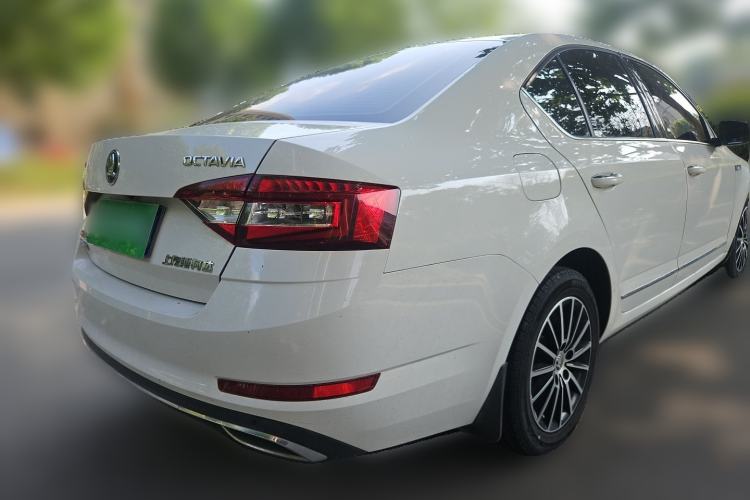Used Skoda Octavia 2018 TSI230 DSG Luxury Edition Rear Right 45 Deg