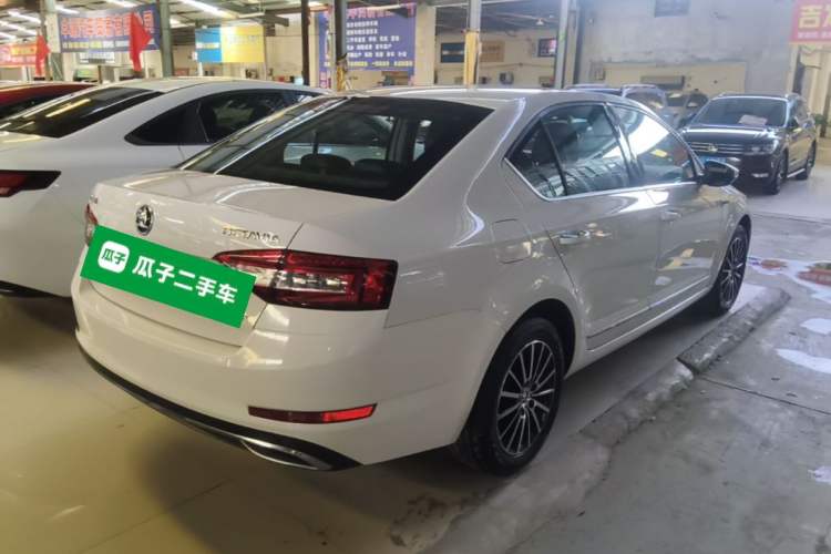 Used Skoda Octavia 2018 1.6L Automatic Luxury Edition Rear Right 45 Deg