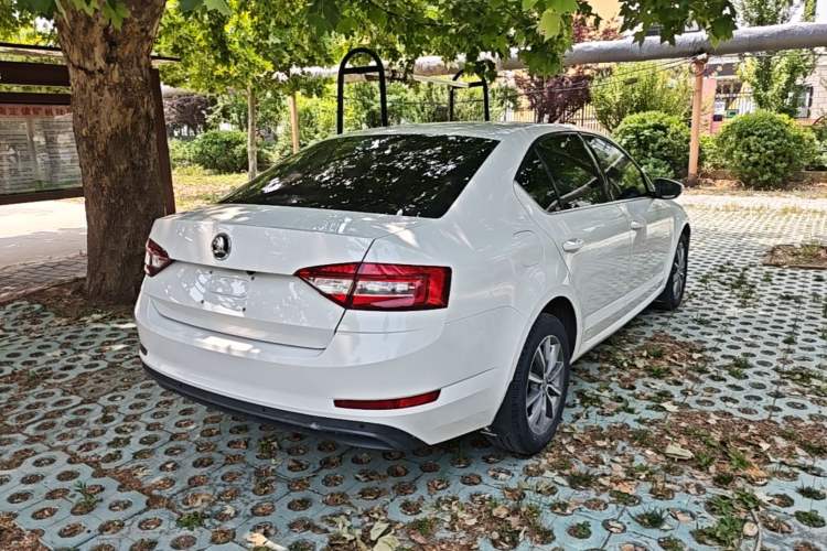 Used Skoda Octavia 2018 1.6L Automatic Comfort Edition Rear Right 45 Deg
