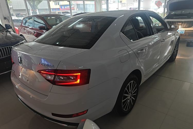 Used Skoda Octavia 2018 TSI230 DSG Luxury Edition Rear Right 45 Deg
