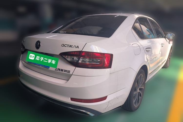 Used Skoda Octavia 2018 1.6L Automatic Luxury Edition Rear Right 45 Deg