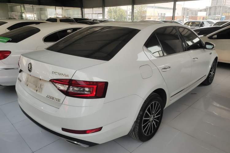 Used Skoda Octavia 2018 TSI230 DSG Luxury Edition Rear Right 45 Deg