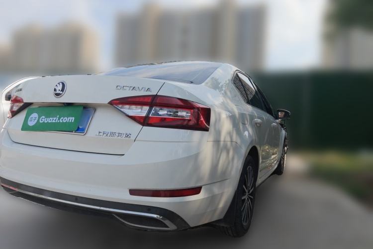 Used Skoda Octavia 2018 1.6L Automatic Luxury Edition Rear Right 45 Deg