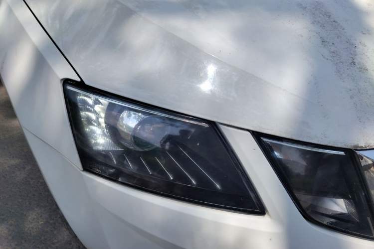 Used Skoda Octavia 2018 1.6L Manual Standard Edition Right Front Headlight