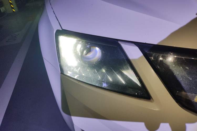 Used Skoda Octavia 2018 TSI230 DSG Luxury Edition Right Front Headlight