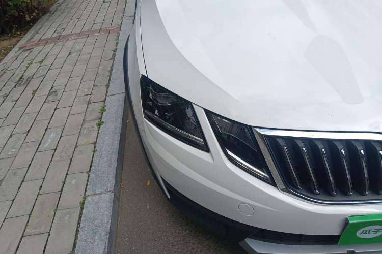 Used Skoda Octavia 2018 Station Wagon TSI280 DSG Luxury Edition Right Front Headlight