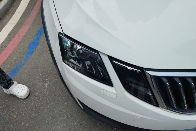 Used Skoda Octavia 2018 Station Wagon TSI230 DSG Luxury Edition Right Front Headlight
