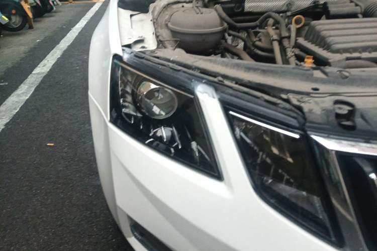 Used Skoda Octavia 2018 TSI230 DSG Luxury Edition Right Front Headlight
