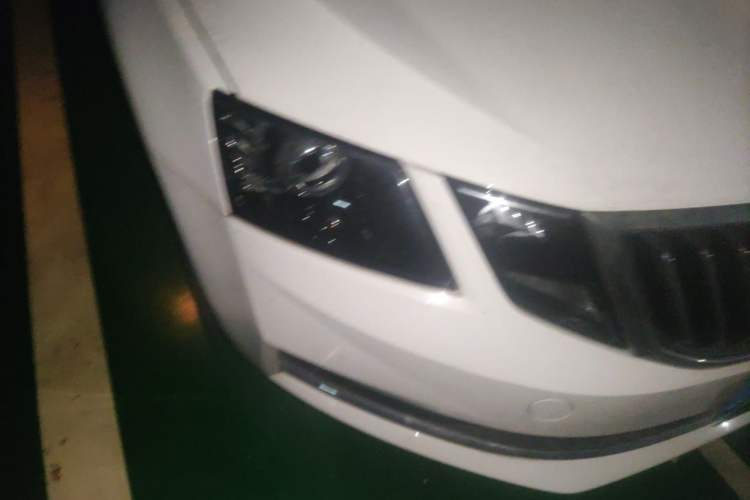 Used Skoda Octavia 2018 TSI230 DSG Luxury Edition Right Front Headlight