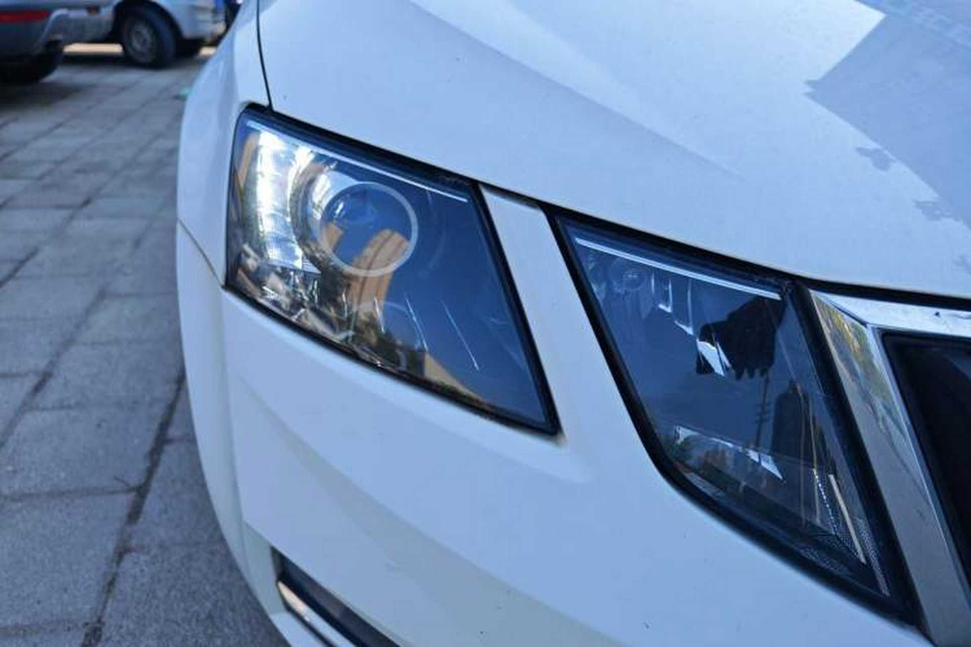 Used Skoda Octavia 2018 TSI230 DSG Luxury Edition Right Front Headlight