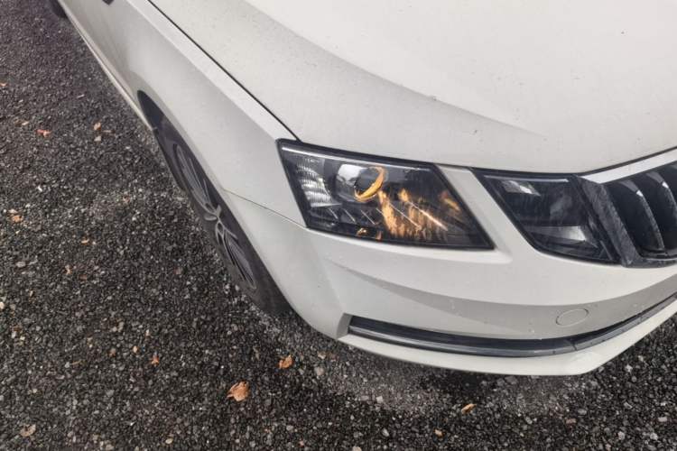 Used Skoda Octavia 2018 TSI230 DSG Luxury Edition Right Front Headlight