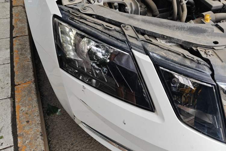 Used Skoda Octavia 2018 TSI230 DSG Luxury Edition Right Front Headlight