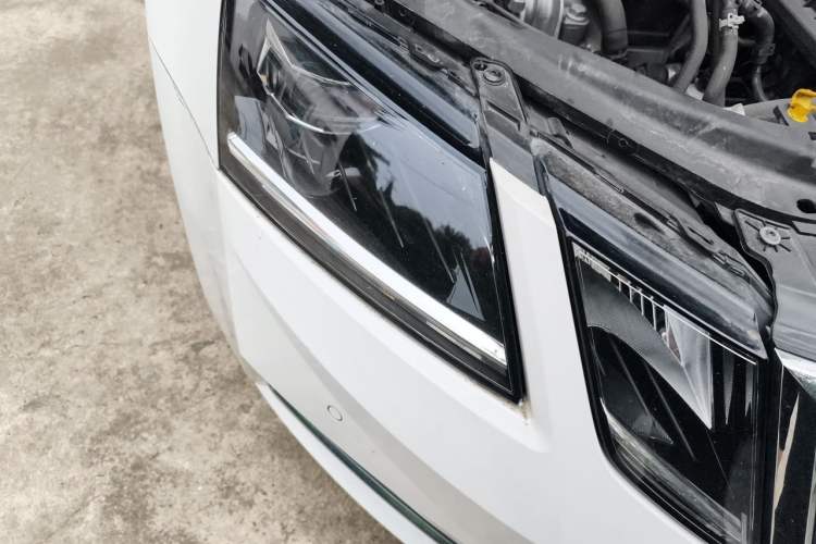 Used Skoda Octavia 2018 TSI280 DSG Luxury Edition Right Front Headlight