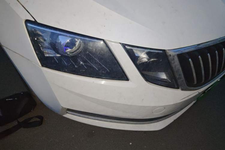 Used Skoda Octavia 2018 TSI230 DSG Luxury Edition Right Front Headlight