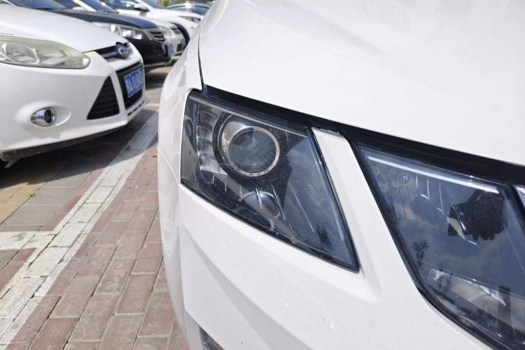 Used Skoda Octavia 2018 TSI230 DSG Luxury Edition Right Front Headlight