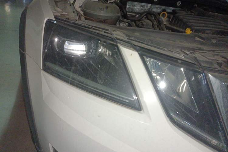 Used Skoda Octavia 2018 Station Wagon TSI280 DSG Luxury Edition Right Front Headlight