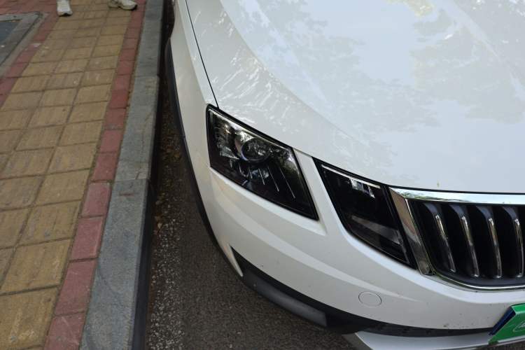 Used Skoda Octavia 2018 Station Wagon TSI230 DSG Luxury Edition Right Front Headlight