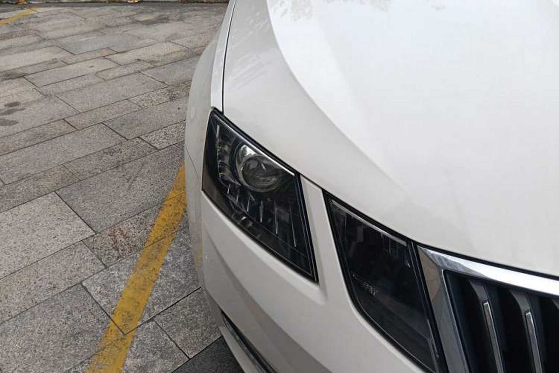 Used Skoda Octavia 2018 TSI230 DSG Luxury Edition Right Front Headlight