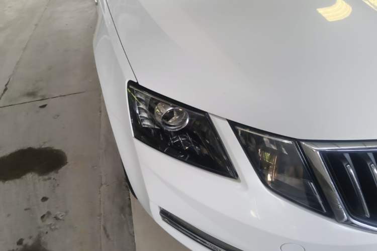 Used Skoda Octavia 2018 1.6L Automatic Luxury Edition Right Front Headlight