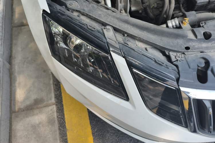 Used Skoda Octavia 2018 TSI230 DSG Comfort Edition Right Front Headlight