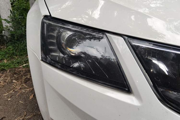 Used Skoda Octavia 2018 1.6L Automatic Comfort Edition Right Front Headlight