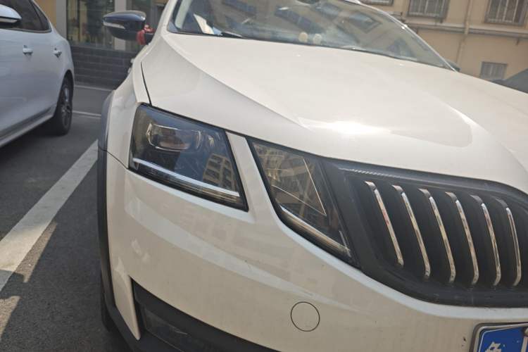 Used Skoda Octavia 2018 Station Wagon TSI280 DSG Luxury Edition Right Front Headlight