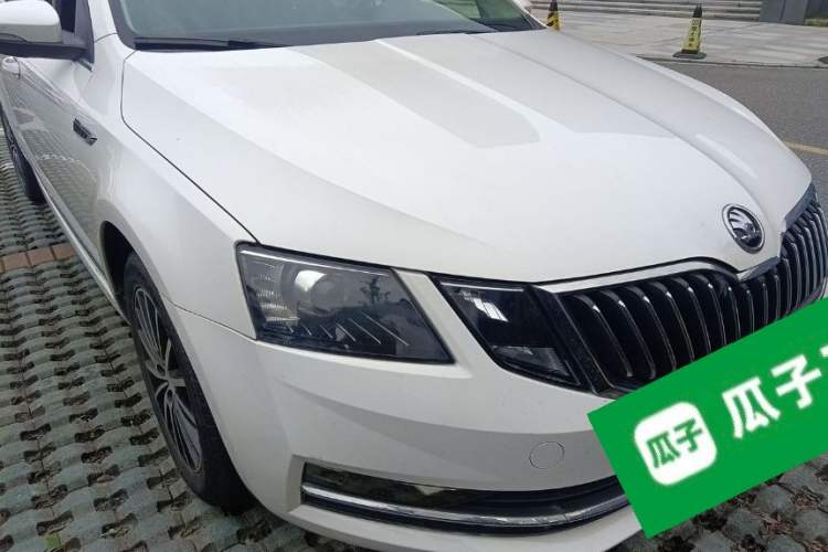 Used Skoda Octavia 2018 TSI230 DSG Luxury Edition Right Front Headlight