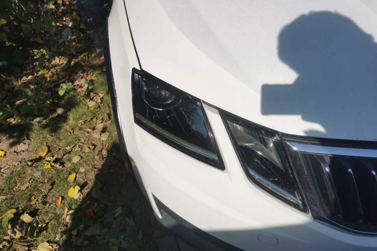 Used Skoda Octavia 2018 Station Wagon TSI280 DSG Luxury Edition Right Front Headlight