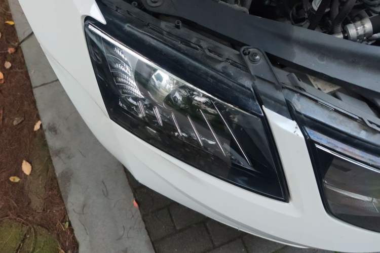 Used Skoda Octavia 2018 TSI230 DSG Luxury Edition Right Front Headlight