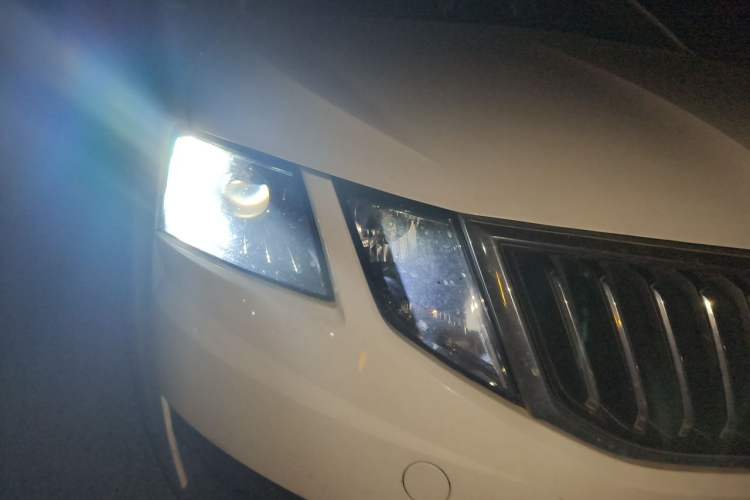 Used Skoda Octavia 2018 Station Wagon TSI230 DSG Luxury Edition Right Front Headlight