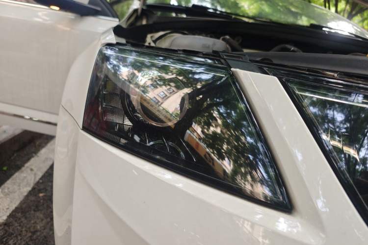 Used Skoda Octavia 2018 TSI230 DSG Comfort Edition Right Front Headlight