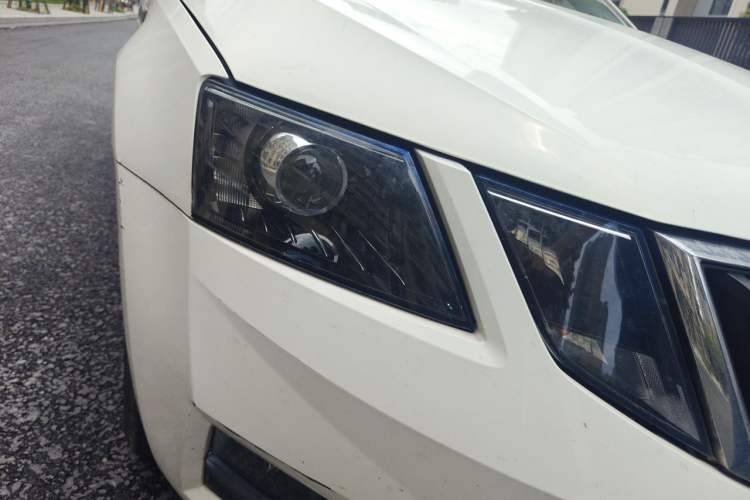 Used Skoda Octavia 2018 1.6L Automatic Comfort Edition Right Front Headlight