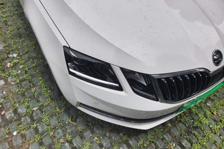 Used Skoda Octavia 2018 TSI280 DSG Flagship Edition Right Front Headlight