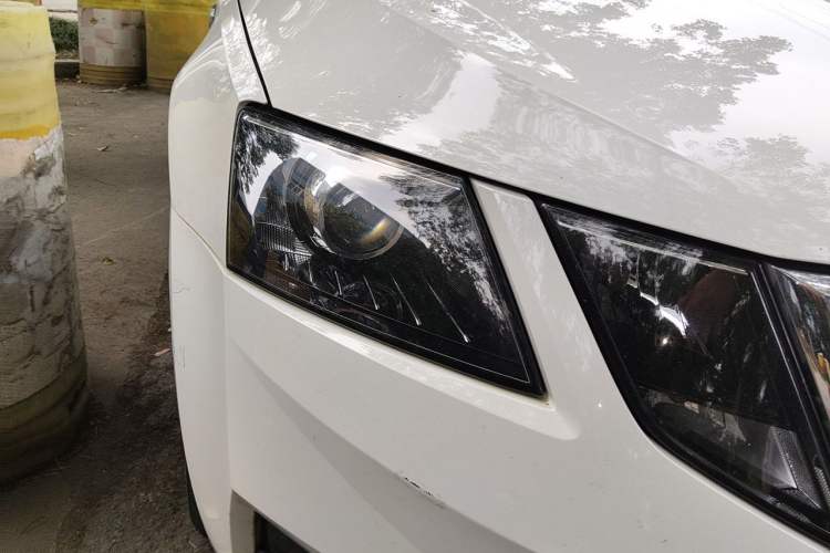 Used Skoda Octavia 2018 TSI230 DSG Comfort Edition Right Front Headlight
