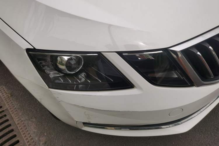 Used Skoda Octavia 2018 TSI230 DSG Luxury Edition Right Front Headlight