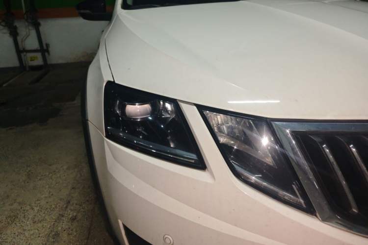 Used Skoda Octavia 2018 Station Wagon TSI280 DSG Luxury Edition Right Front Headlight