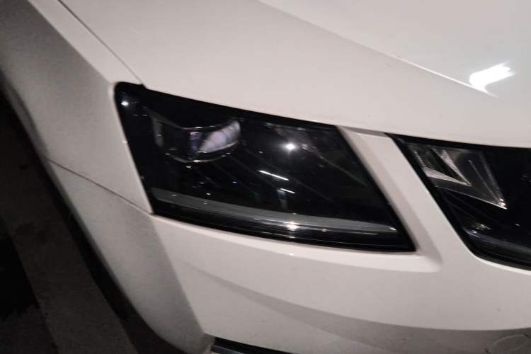 Used Skoda Octavia 2018 TSI280 DSG Flagship Edition Right Front Headlight