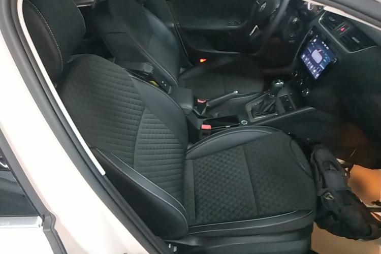 Used Skoda Octavia 2018 TSI230 DSG Luxury Edition Right Front Seat