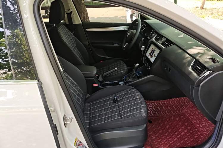 Used Skoda Octavia 2018 1.6L Automatic Comfort Edition Right Front Seat