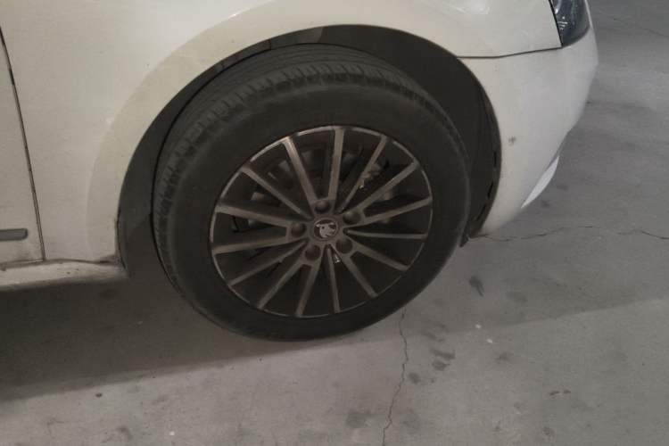 Used Skoda Octavia 2018 1.6L Automatic Luxury Edition Right Front Wheel Hub