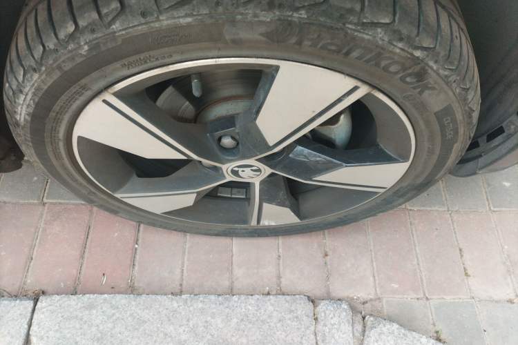 Used Skoda Octavia 2018 Station Wagon TSI280 DSG Flagship Edition Right Front Wheel Hub
