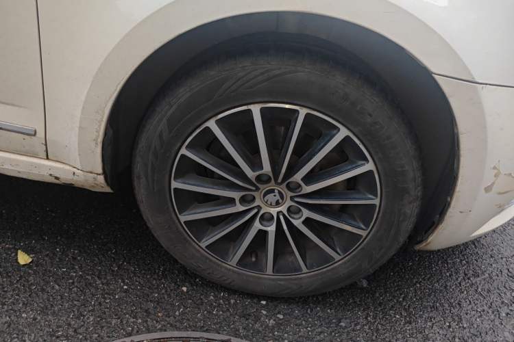 Used Skoda Octavia 2018 TSI230 DSG Luxury Edition Right Front Wheel Hub