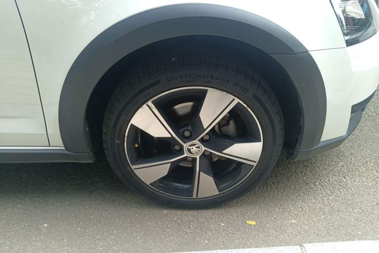 Used Skoda Octavia 2018 Station Wagon TSI280 DSG Luxury Edition Right Front Wheel Hub