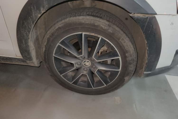 Used Skoda Octavia 2018 Station Wagon TSI230 DSG Luxury Edition Right Front Wheel Hub